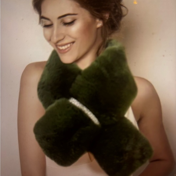 Olive Faux Fur Bling Pull Through Scarf - Picture 4 of 5